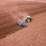 Fachowiec od geodezji na placu budowy – {kiedy jego pomoc jest niezbędna